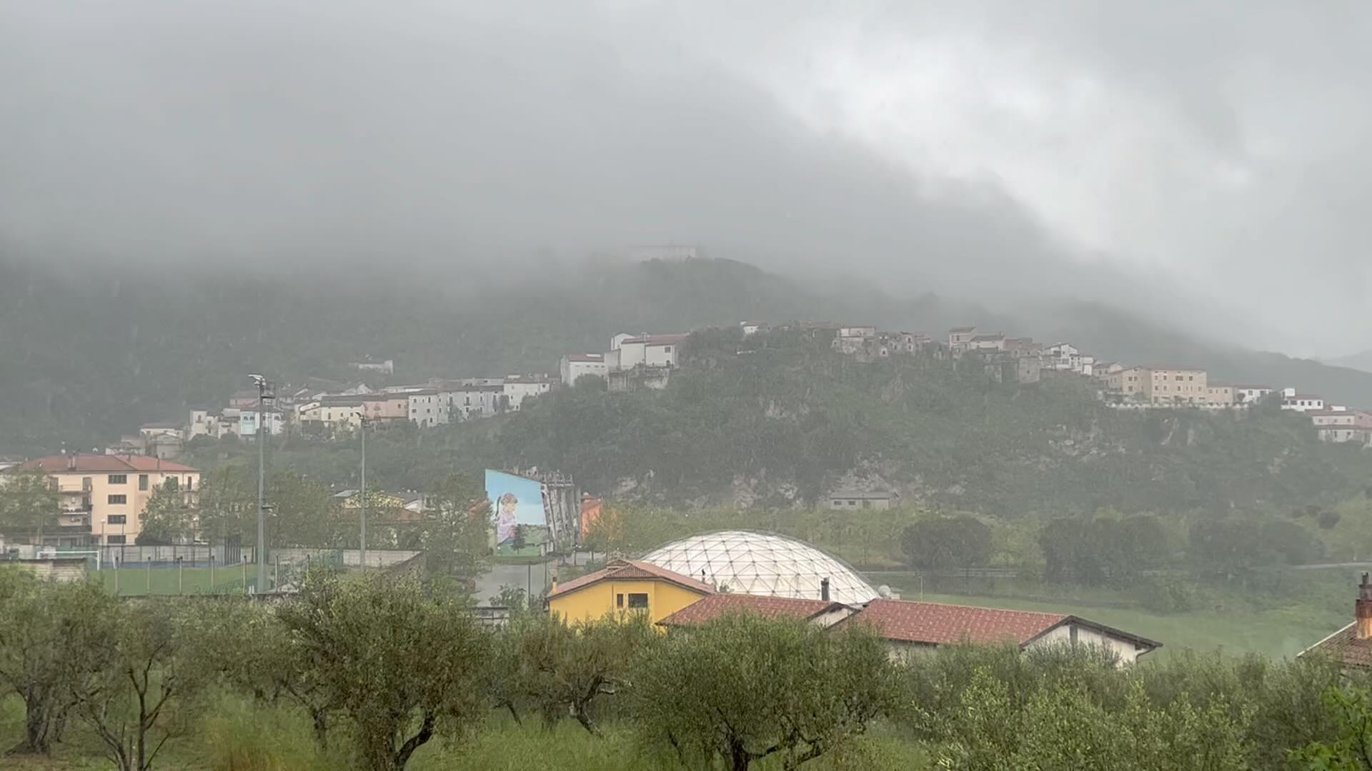 ⛈️ 10 maggio, Vietri di Potenza
#vietridipotenza #basilicata #lucania #portadellalucania #visitvietridipotenza #italyturism #melandro #picoftheday #holiday #italytour #italytrip #southitaly #igers_vietridipotenza #photooftheday #photo #beatiful #naturephotography #like4like #igradinidellamore #gradinidellamore #landscape_captures #landscape #paradise #hdr #visitvietri #tipica #tipicavietri