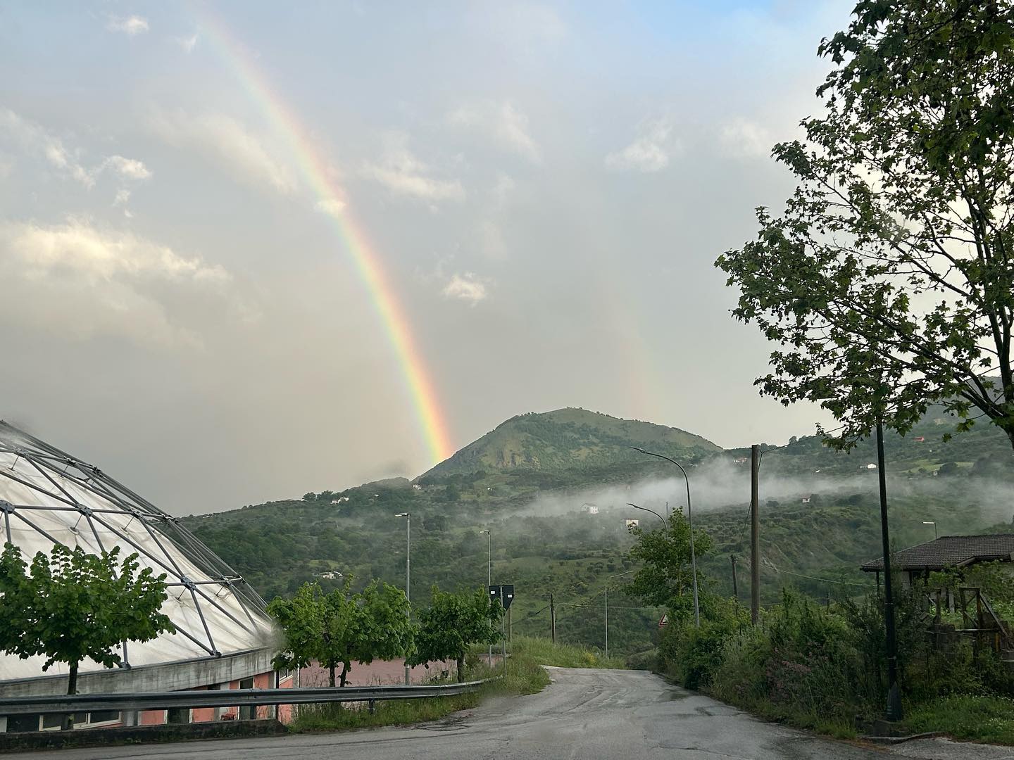 🌈 Stamattina..
#vietridipotenza #basilicata #lucania #portadellalucania #visitvietridipotenza #italyturism #melandro #picoftheday #holiday #italytour #italytrip #southitaly #igers_vietridipotenza #photooftheday #photo #beatiful #naturephotography #like4like #igradinidellamore #gradinidellamore #landscape_captures #landscape #paradise #hdr #visitvietri #tipica #tipicavietri