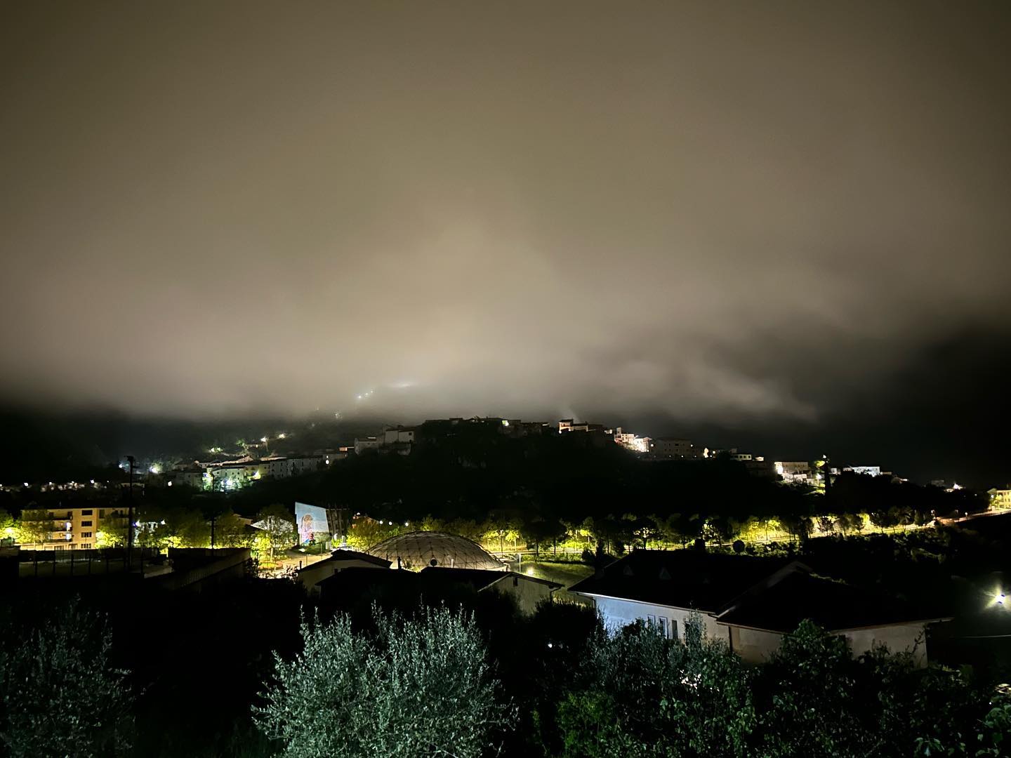 📍 Vietri di Potenza, la Porta della Lucania
🗓️ 14.5.2023 🕥
#vietridipotenza #basilicata #lucania #portadellalucania #visitvietridipotenza #italyturism #melandro #picoftheday #holiday #italytour #italytrip #southitaly #igers_vietridipotenza #photooftheday #photo #beatiful #naturephotography #like4like #igradinidellamore #gradinidellamore #landscape_captures #landscape #paradise #hdr #visitvietri #tipica #tipicavietri